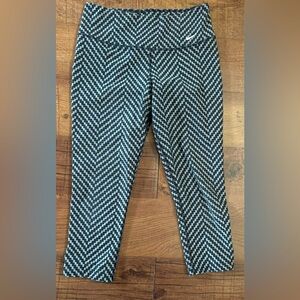 Nike womens recycled cropped leggings sz smsll